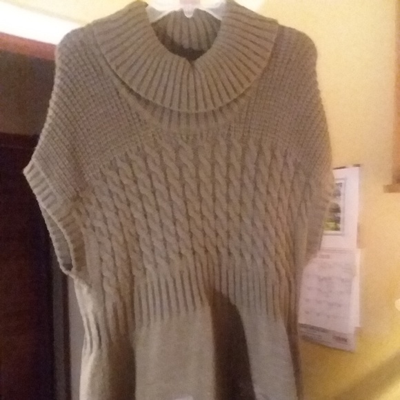 Dress Barn short sleeve sweater - Picture 1 of 1